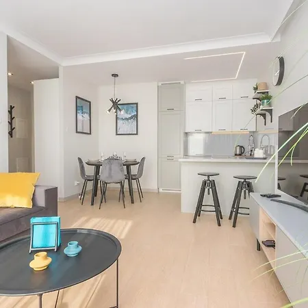 Hello Letnica Z Widokiem Na Morze I Prywatnym Parkingiem Lägenhet